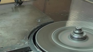 Üretim ve elmas üretim ve hakim parlak.