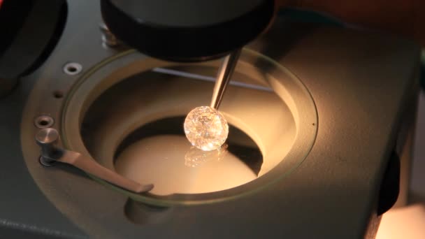 Produktion und Herstellung von Diamanten und Brillanten. — Stockvideo