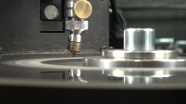 Üretim ve elmas üretim ve hakim parlak.