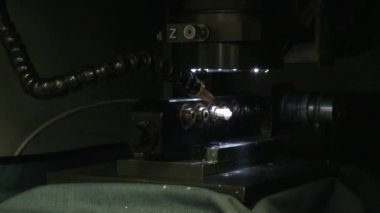 Üretim ve elmas üretim ve hakim parlak.