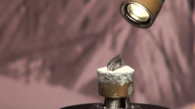 Üretim ve elmas üretim ve hakim parlak.