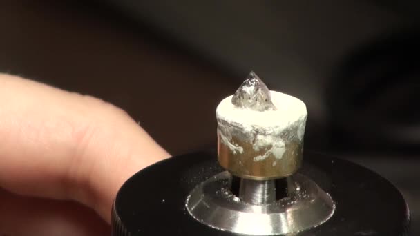 Παραγωγή και κατασκευή του διαμαντιού και κατακτηθεί μπριλλαντιών. — Αρχείο Βίντεο