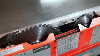 Woodworking machine  with a circular saw saws veneer angle. Two circular saws of woodworking machine.