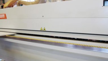 Ahşap ve Mobilya Sanayi ve Tesisi'nde Planlama Makinesi.