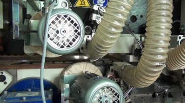 Ahşap ve Mobilya Sanayi ve Tesisi'nde Planlama Makinesi.