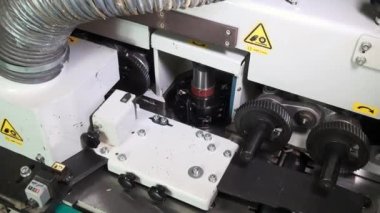 Ahşap ve Mobilya Sanayi ve Tesisi'nde Planlama Makinesi.