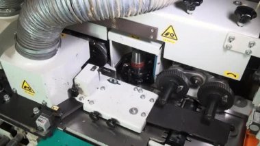 Ahşap ve Mobilya Sanayi ve Tesisi'nde Planlama Makinesi.