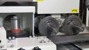 Ahşap ve Mobilya Sanayi ve Tesisi'nde Planlama Makinesi.