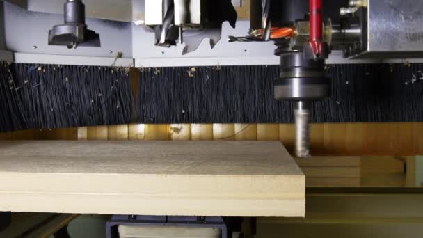 CNC-Router och bearbetning Center vid träförädling och möbler industri. — Stockvideo