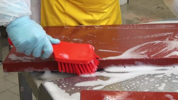 Cleaning and washing dirty cutting table. — Stock Video