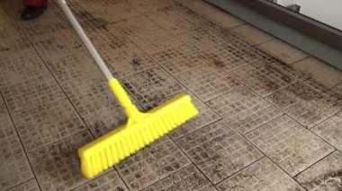 Makine nin yüzeyindeki kiri ve tedavisini çıkarın.