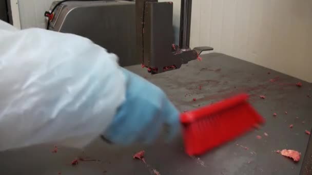 Kött slicer kött rött rengöringsborste. — Stockvideo