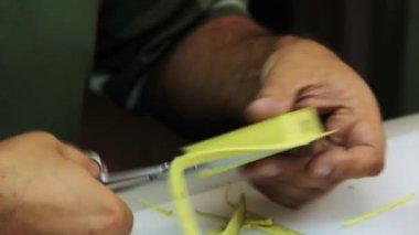 Takı balmumu kopyaları döküm için bir form oluşturun.