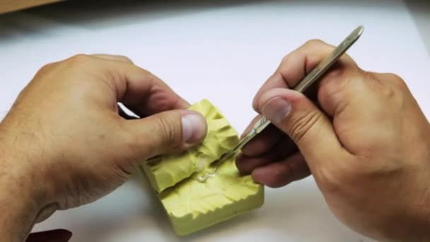 Takı balmumu kopyaları döküm için bir form oluşturun. — Stok video
