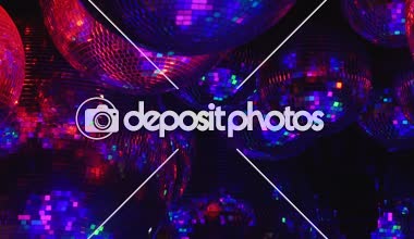 Ayna topları renkli ışıklar ışınları yansıtacak.