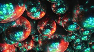 Ayna topları renkli ışıklar ışınları yansıtacak.