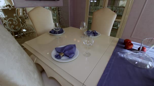 Luxusní byt moderní interiér jídelna. — Stock video