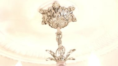 Güzel kristal avize tavan.