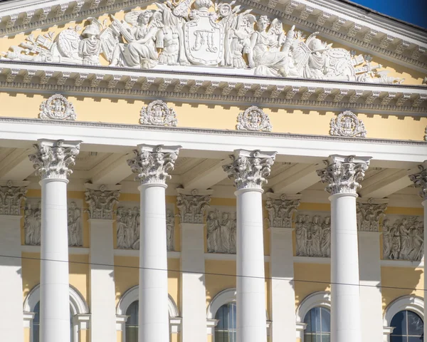 Edificio con colonne — Foto Stock