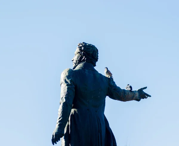 Pusjkin monument av dag — Stockfoto