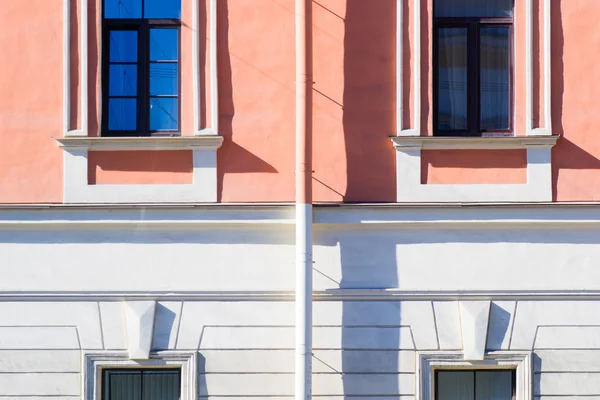 Stary budynek w centrum miasta — Zdjęcie stockowe