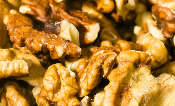 Орех на белом
