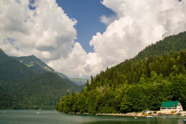 dağ gölü manzarası