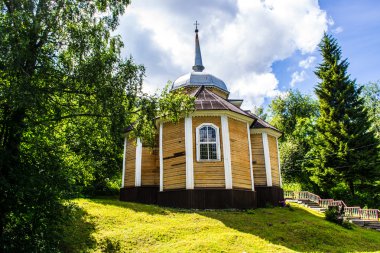 Haç ve kutsal kişilerin resmi