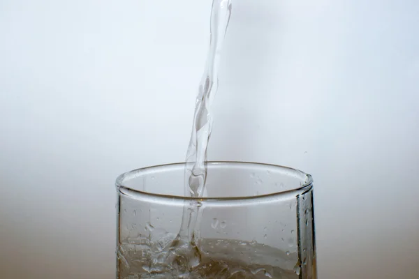 Het water in het glas — Stockfoto