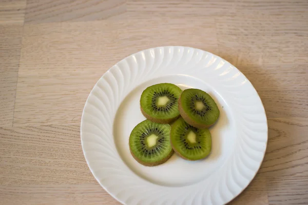 Kiwi eten — Stockfoto