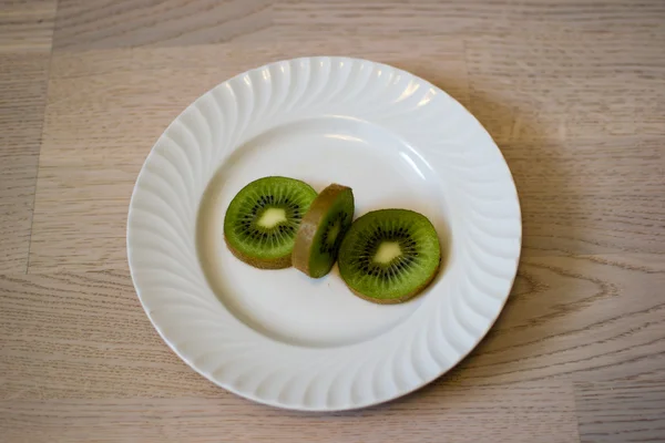 Kiwi eten — Stockfoto