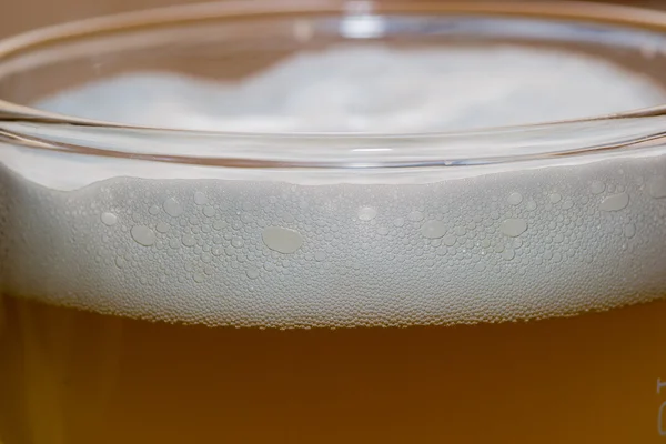 Alkohol pít pivo — Stock fotografie