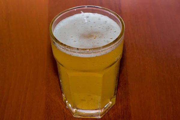 Bebida alcohólica cerveza — Foto de Stock