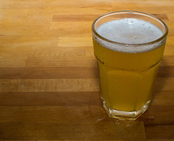 Bebida alcohólica cerveza — Foto de Stock