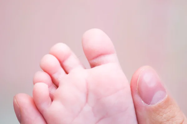 小さな赤ちゃん足 — ストック写真