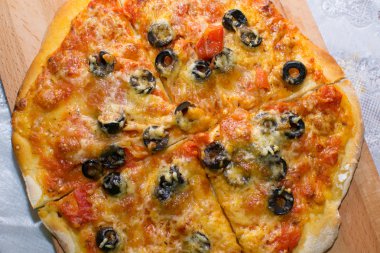 Pizza yemek İtalyanca