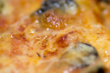 Pizza yemek İtalyanca