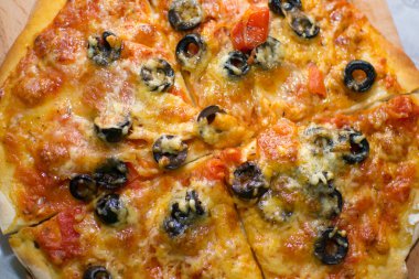 Pizza yemek İtalyanca