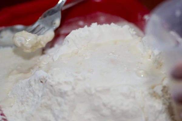 Mąka na białym tle — Zdjęcie stockowe
