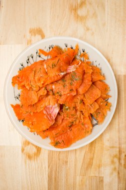 kırmızı balık dilimlenmiş