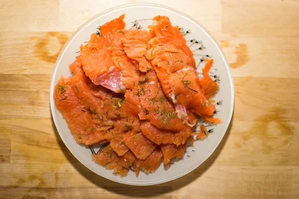 Красная рыба нарезанная — стоковое фото