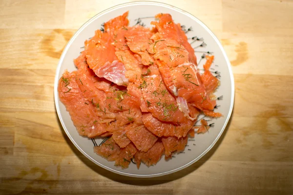 Красная рыба нарезанная — стоковое фото