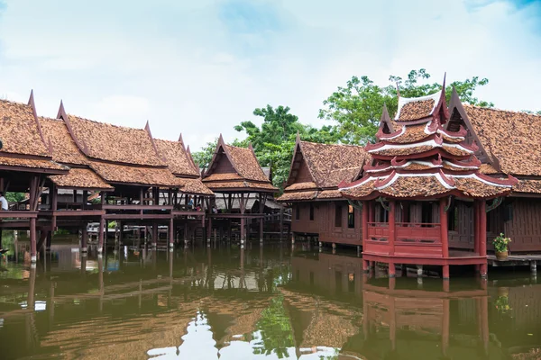Tradicionalmente casa de arquitetura tailandesa — Fotografia de Stock