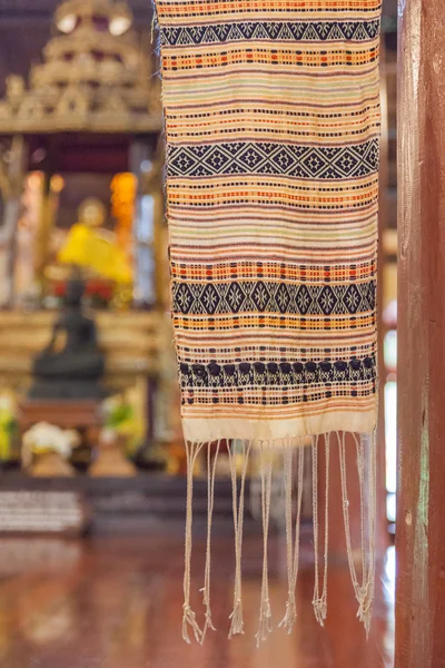 Nahaufnahme farbenfroher Stoff im Lanna Tempel — Stockfoto