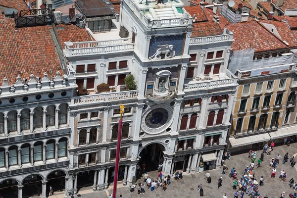 Letecký pohled na budovu Torre Dell ' Orologio v Squa v Saint Mark — Stock fotografie