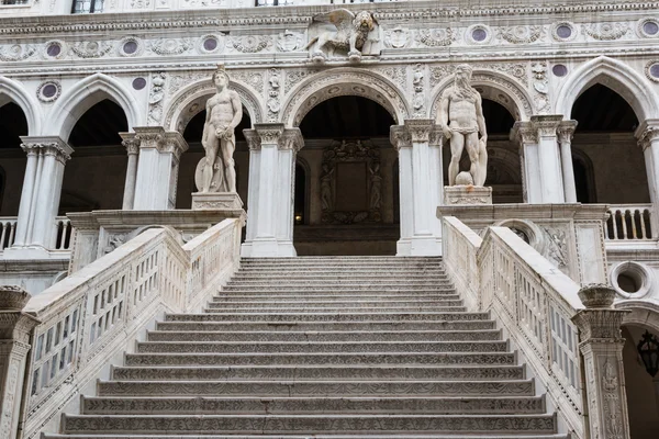 Tangga Raksasa Istana Doge di Venesia, Italia — Stok Foto