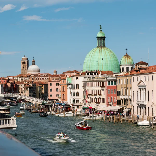 Canal Grande, Kuppel der Kirche San Simeon Piccolo und Ponte Degli — Stockfoto