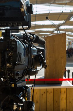 Konferans Yayıncılığı için hazır profesyonel video kamera