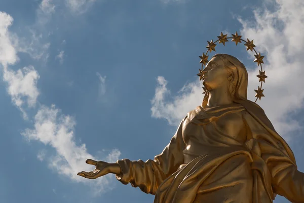 Doskonała replika Madonnina statua — Zdjęcie stockowe