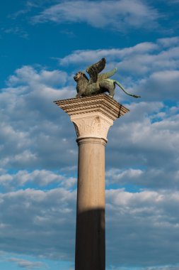 Kanatlı aslan sütununda San Marco Meydanı, Venedik, İtalya